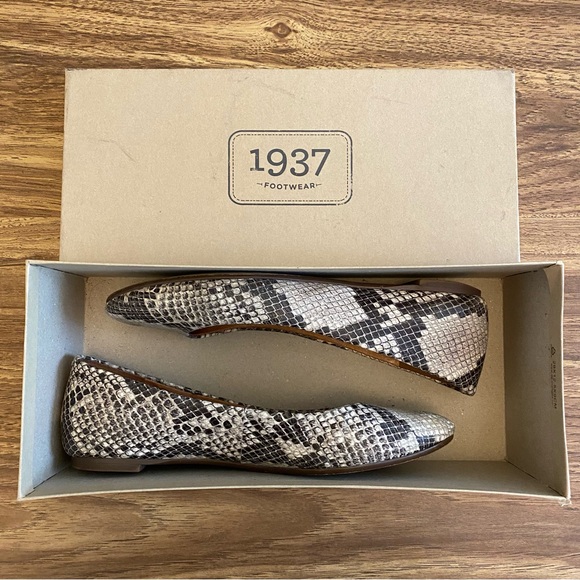 Madewell Pointed Flats - Grey Python - Picture 6 of 6